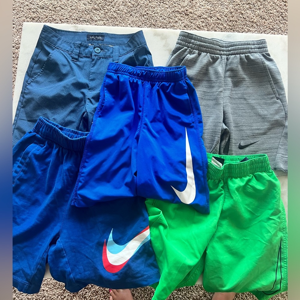 (4) Nike shorts boys Y size sm and med. 1 Nautica Dress/ Golf shorts sz Y med 8
